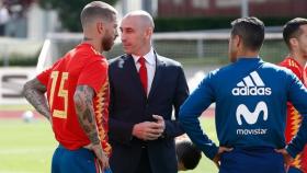 Rubiales, junto a Sergio Ramos. Foto sefutbol.com