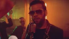 Dani Alves en el videoclip de Suave.