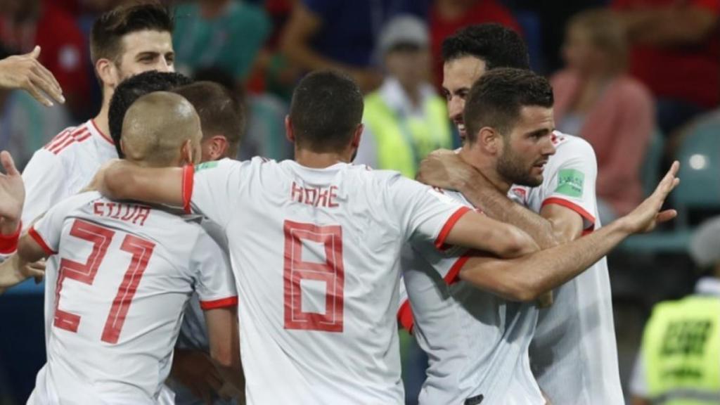 Nacho celebra su gol junto a los compañeros. Foto: sefutbol.com