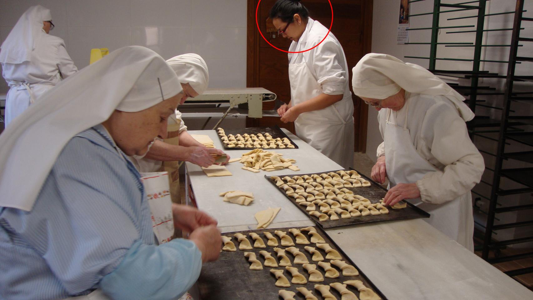 Carolina, autora del reportaje, en plena faena de repostería.