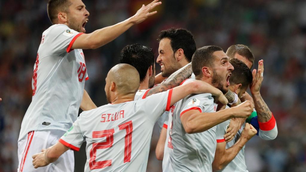 Los jugadores de la selección española en el partido ante Portugal.