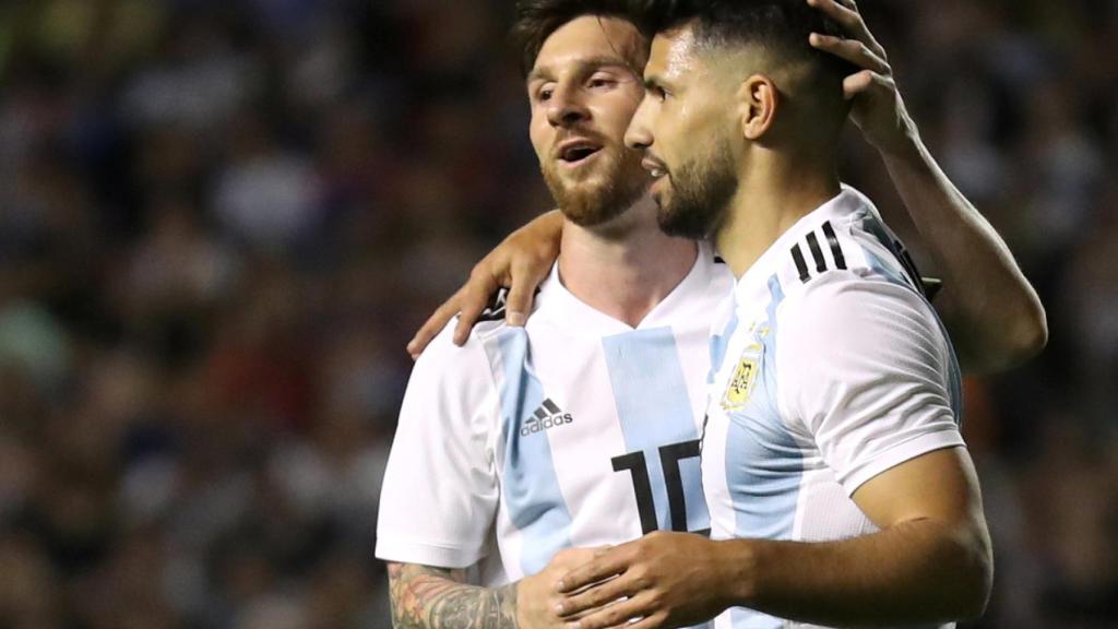 Messi y Agüero, durante un partido con Argentina.