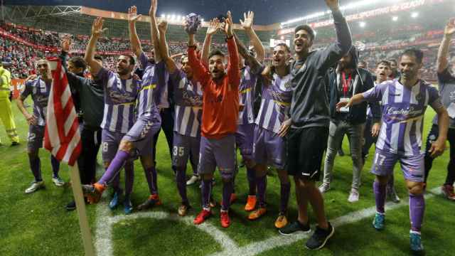 Los jugadores del Real Valladolid celebran su victoria en Soria.