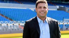 Ronaldo Nazario visita el Santiago Bernabéu. Foto: Twitter (@ellarguero)