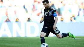 Messi lanza un penalti con Argentina en el Mundial. Foto: afa.com.ar