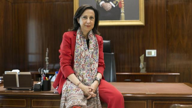 Margarita Robles en su despacho del Ministerio de Defensa.
