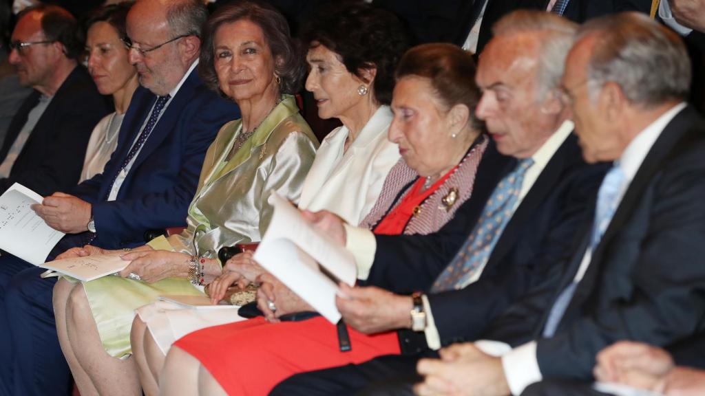 Sofía junto a la infanta Margarita.