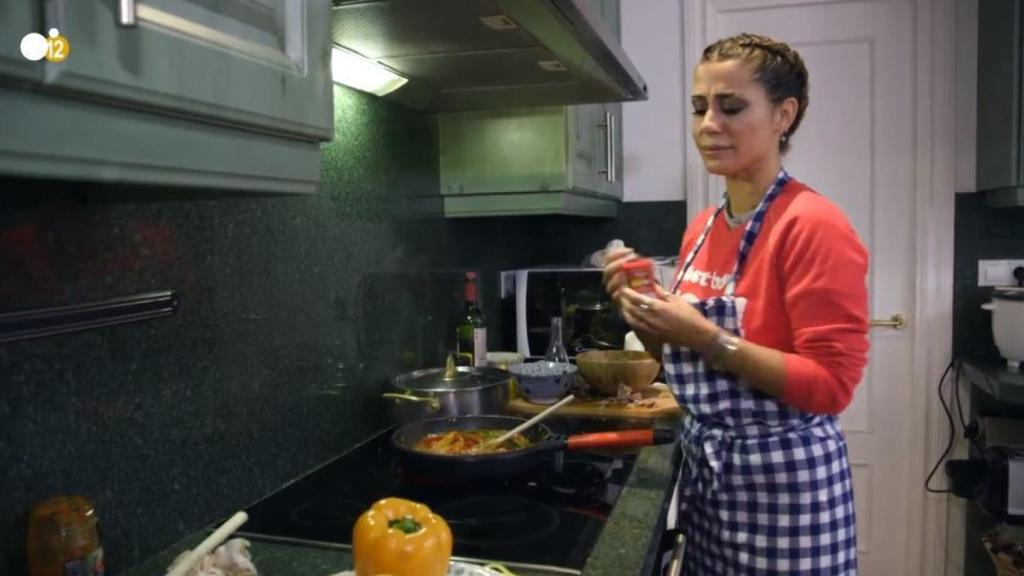 Elena Tablada en el momento en que pierde una uña cocinando.