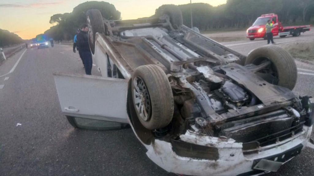 vuelco-coche-carretera-rueda-valladolid