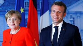 Merkel y Macron tras su reunión en Meseberg, Alemania.