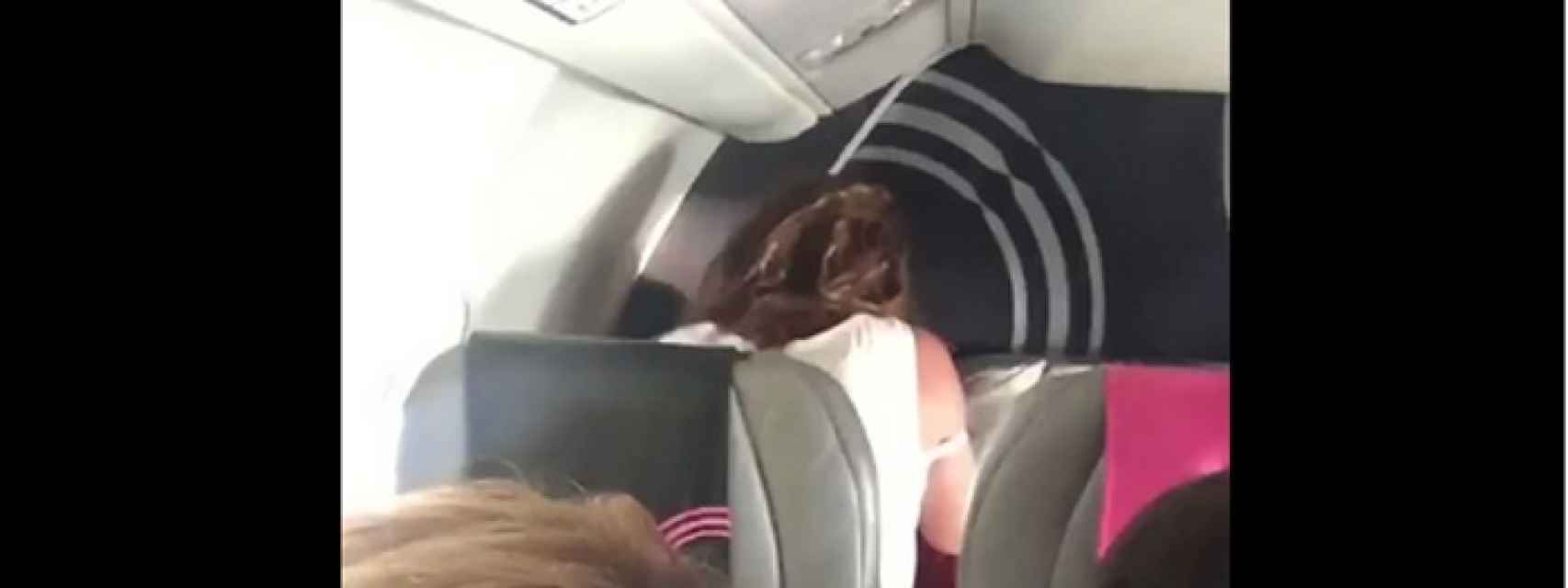 Pillados teniendo sexo en pleno vuelo con destino a México