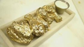 Las alitas de pollo bañadas en oro, la última moda gastronómica en Nueva York