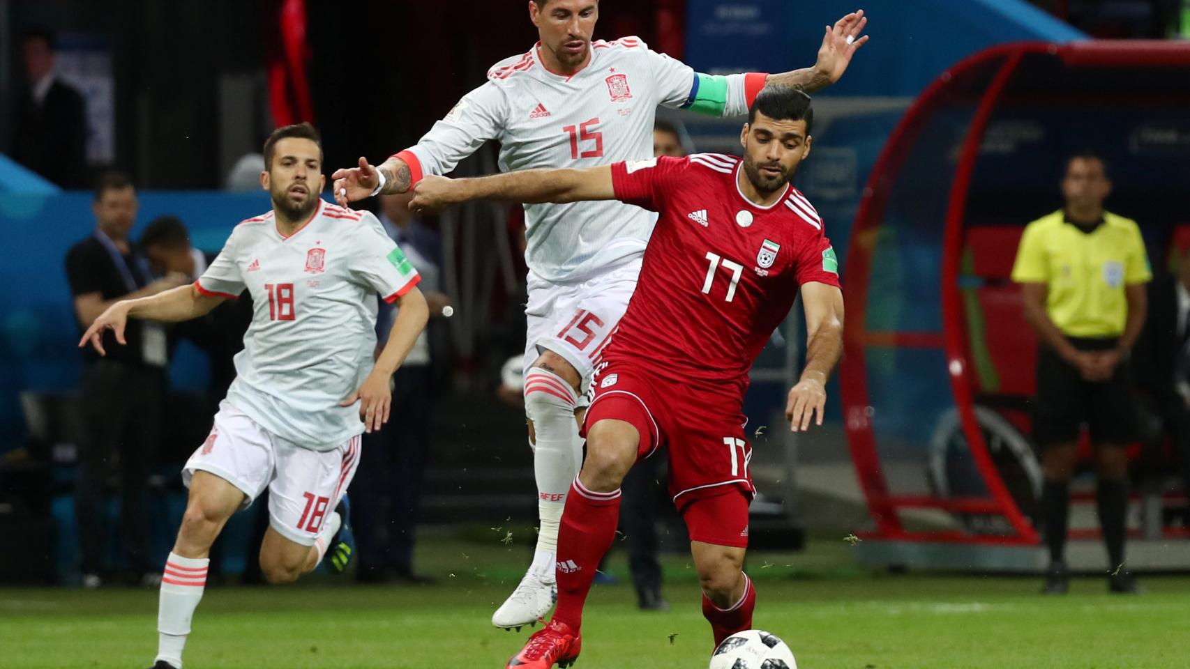 Ramos y Taremi en acción.