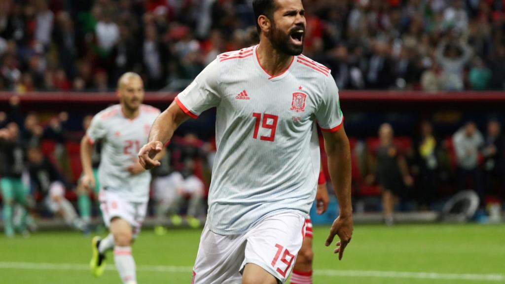 Diego Costa celebra su gol con España.