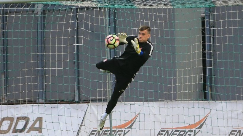 Lunin durante un entrenamiento del Zarya Luganks. Foto: zarya-lugansk.com