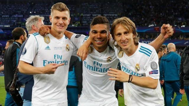 Kroos, Casemiro y Modric celebran La Decimotercera. Foto Twitter (@Casemiro)