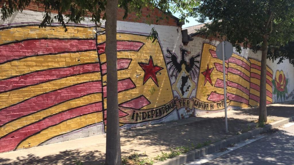 Independencia para cambiarlo todo. Eso dice el mural que encontrarán los reyes en Vilablareix