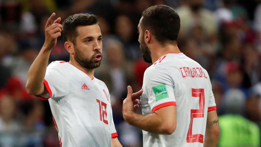 Jordi Alba y Carvajal ante Irán.