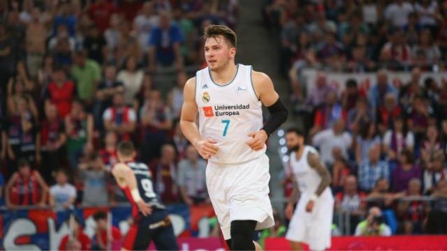 Doncic celebra su canasta ante Baskonia. Foto: acbmedia