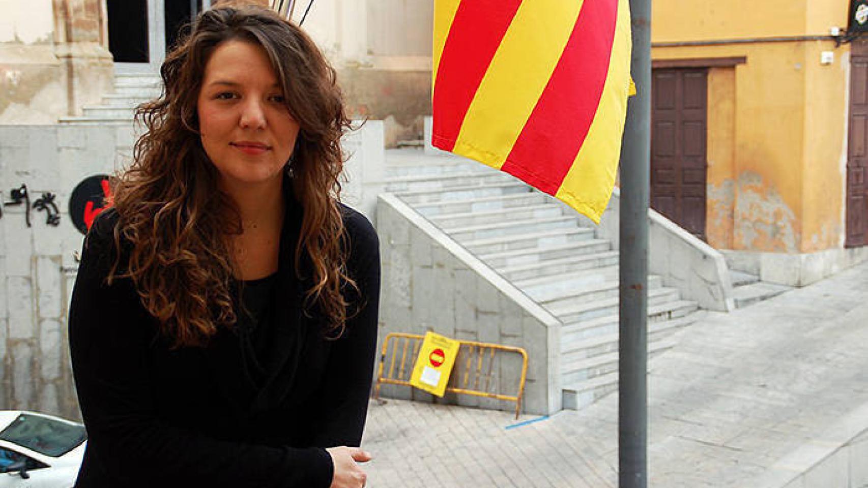 La alcadesa de Berga con la 'estelada'.