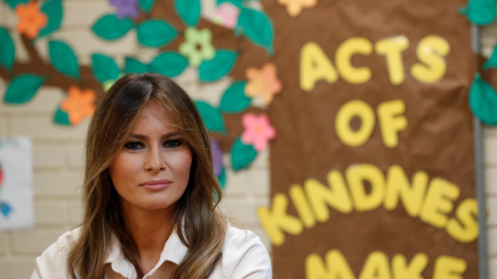 Melania Trump en uno de los centros de inmigrantes de la frontera