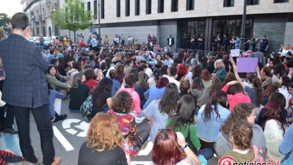 concentracion manifestacion valladolid manada feminista 26