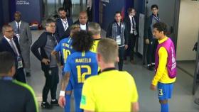 Marcelo separa a Neymar del árbitro contra Costa Rica