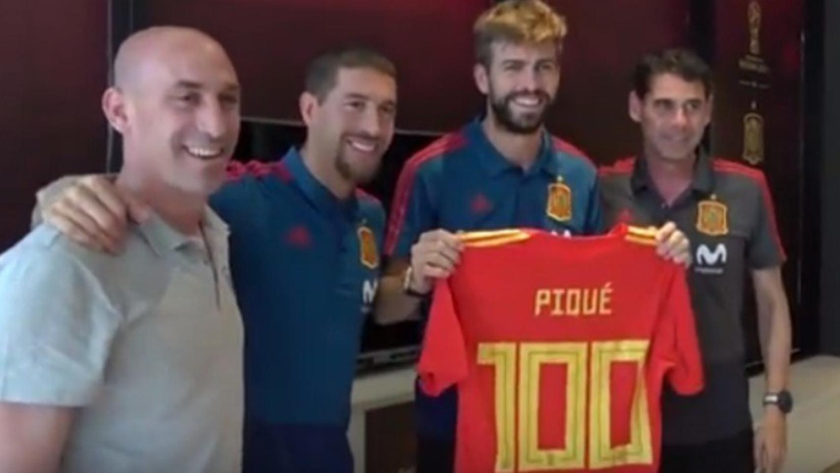 El regalo de Sergio Ramos a Piqué por sus 100 partidos con España