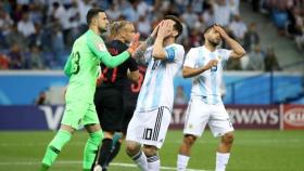 Messi se lamenta frente a Croacia. Foto fifa.com