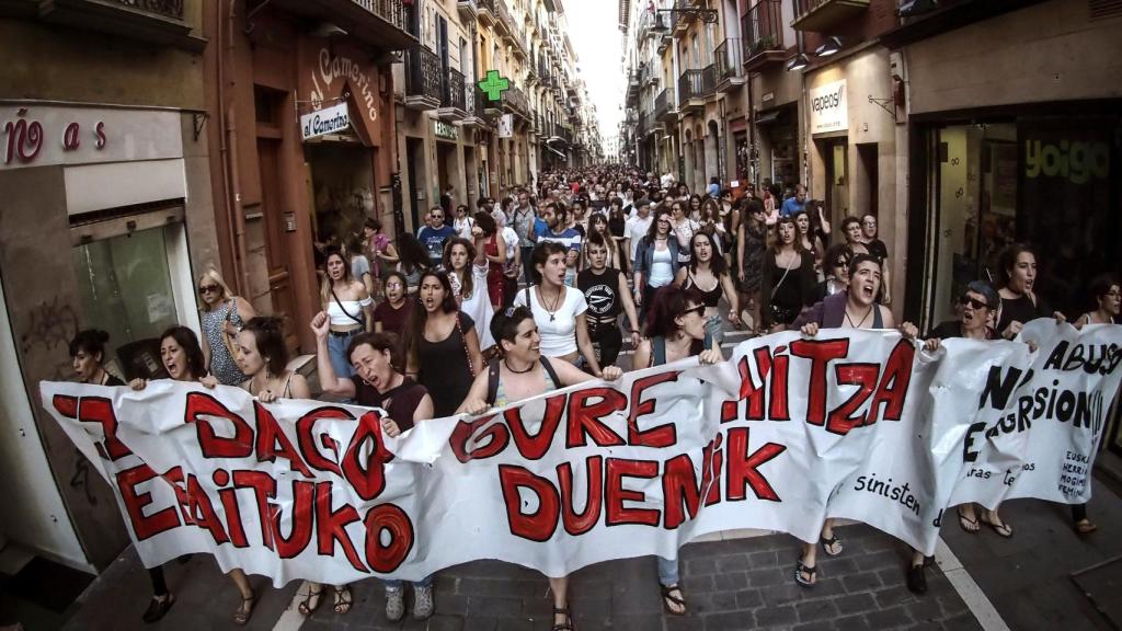 El grito de no es abuso, es violación ha vuelto a escucharse en la plaza Consistorial de Pamplona.