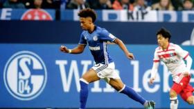 Thilo Kehrer, durante un partido con el Schalke (Twitter: @KehrerThilo)