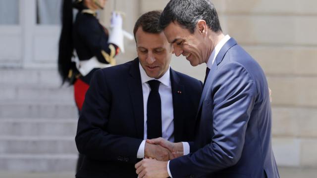 Pedro Sánchez, junto a Emmanuel Macron este sábado en el Elíseo.