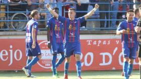 Jugadores del Extremadura celebran el gol del ascenso ante el Cartagena.