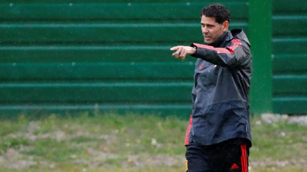 Fernando Hierro, durante el entrenamiento.