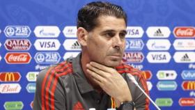 Fernando Hierro durante una rueda de prensa. Foto: Twitter (@SeFutbol)