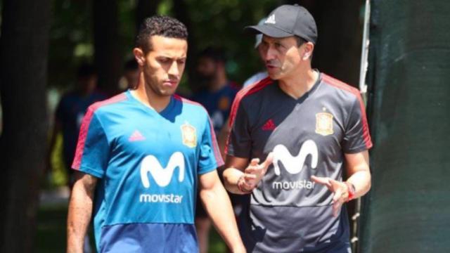 Thiago, junto a Pablo Sanz, ayudante de Lopetegui en el Real Madrid. Foto Facebook (@SeFutbol)