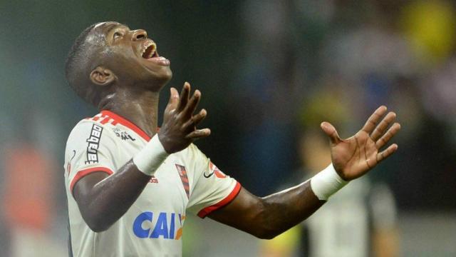 Vinicius se lamenta de una ocasión en el Flamengo. Foto flamengo.com.br