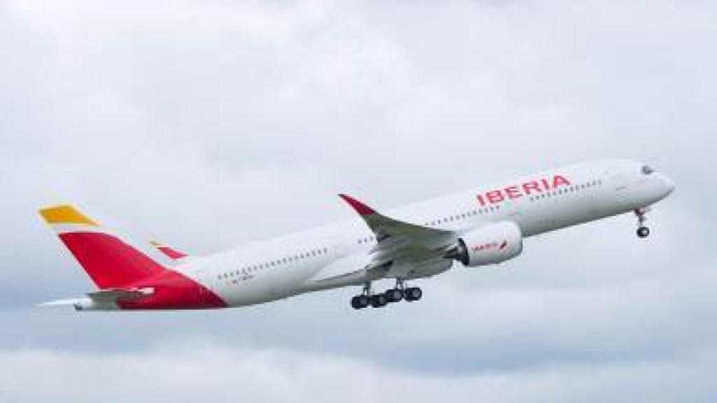 Imagen del nuevo A350-900 de Iberia.