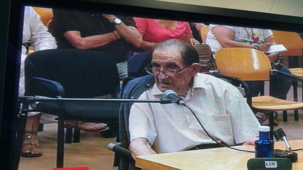 El doctor Eduardo Vela durante la primera sesión del juicio celebrado en la Audiencia de Madrid