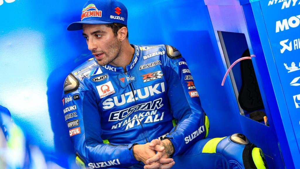 Andrea Iannone, en el box de Suzuki, en 2018