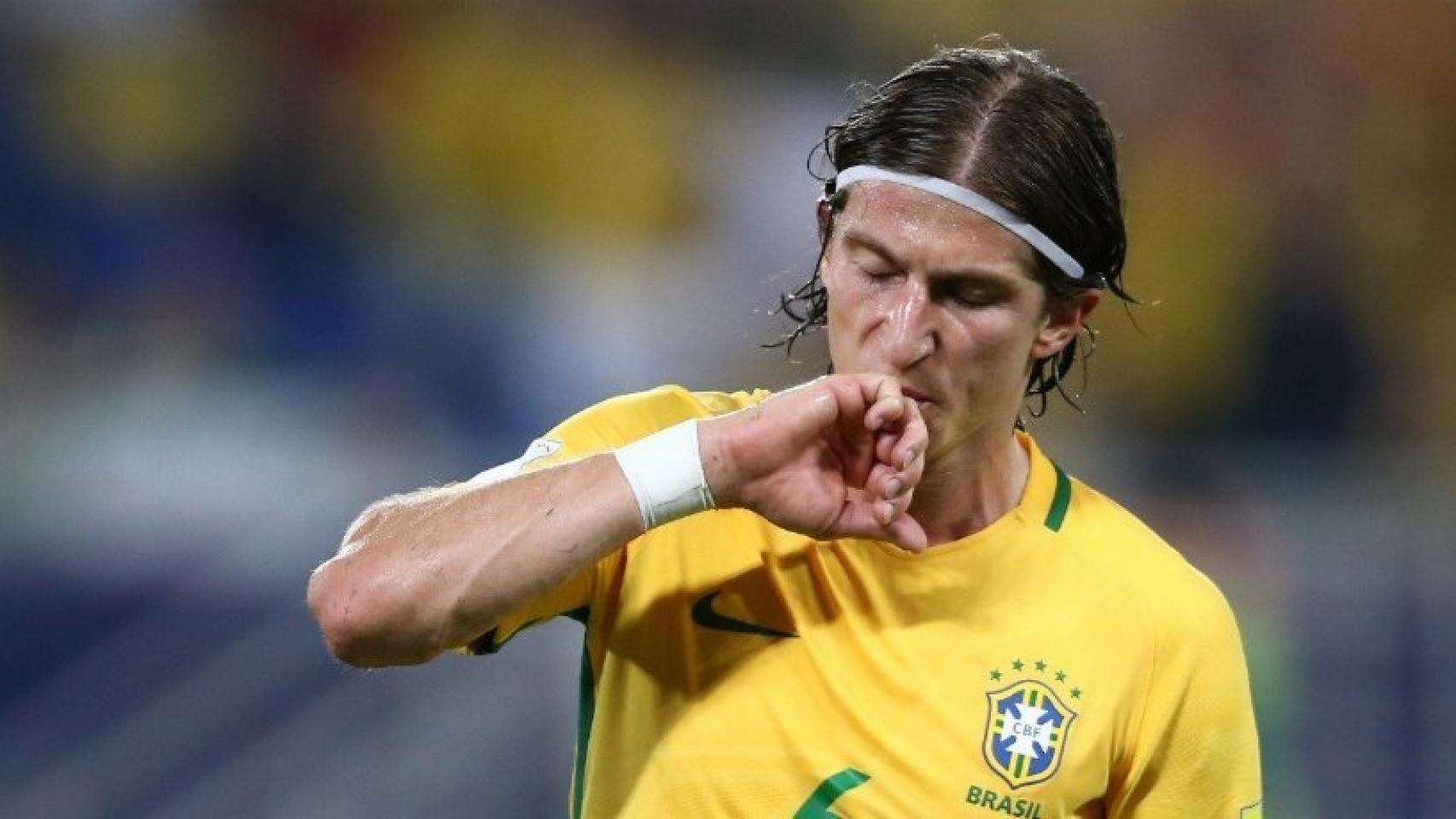 Filipe Luis con Brasil. Foto: Twitter (@cbf_futebol).