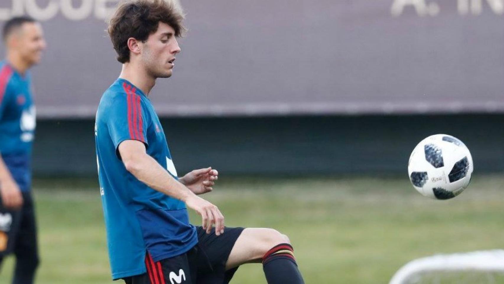 Odriozola entrenando con España. Foto: Facebook (@sefutbol).