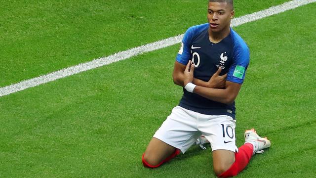 Mbappé celebra el gol de Francia.