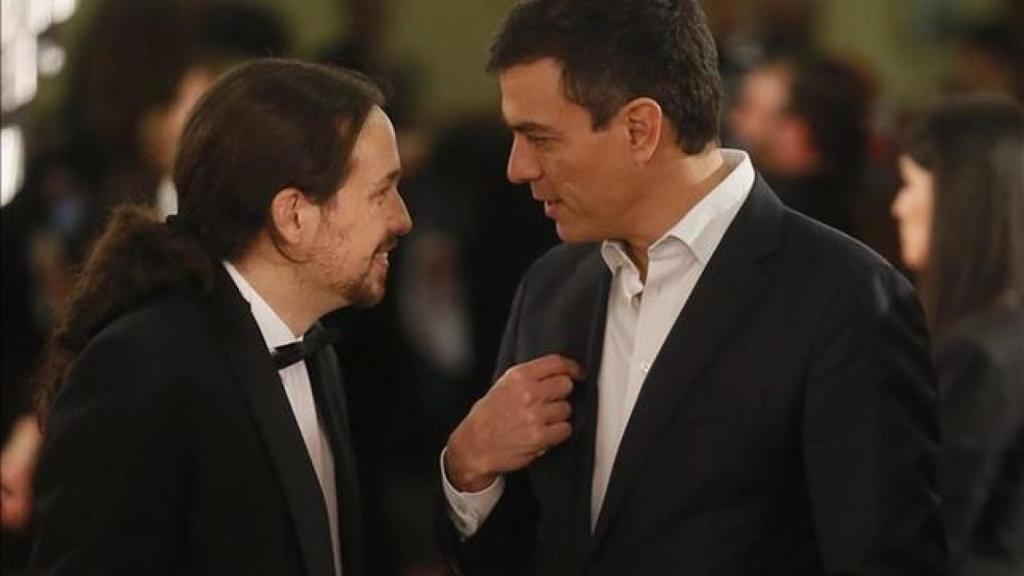 Pablo Iglesias y Pedro Sánchez en una gala de los Premios Goyá.