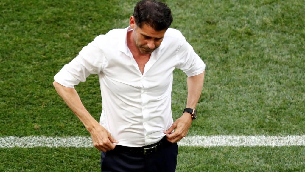 Fernando Hierro, en el área técnica.