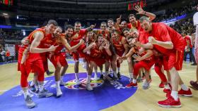 Los jugadores de España celebran una nueva victoria.