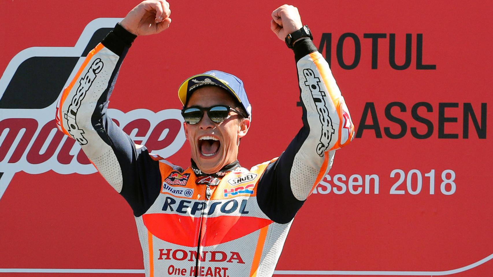 Marc Márquez celebra su victoria en Assen.