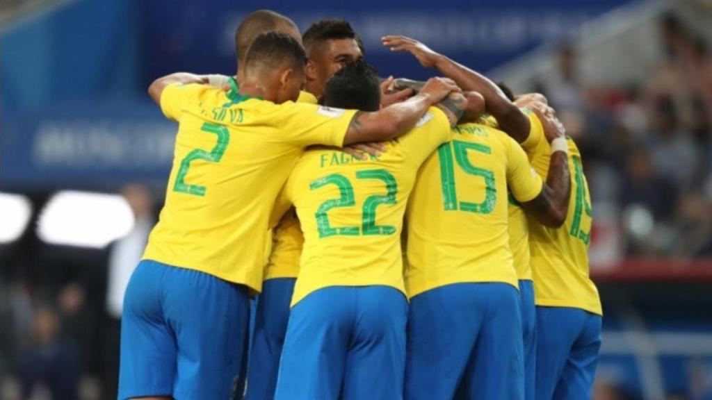 Brasil celebra el gol ante Serbia. Foto: (@cbf_futebol).