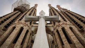 Cruz de 18 toneladas en la Sagrada Familia