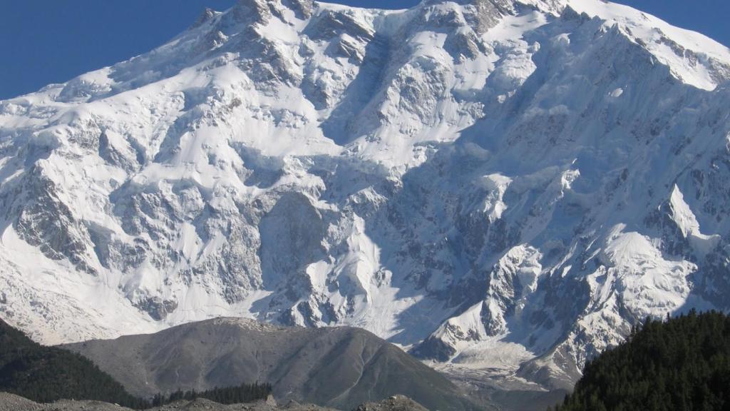 El Nanga Parbat está situado en Pakistán.